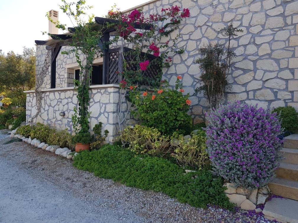 Cottage Du Soleil Makrýgialos Exterior foto